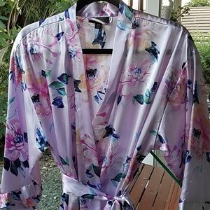 S/M lilac & floral bridesmaid robe